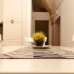 Zì Marì - Via Sirene Affittacamere 4*